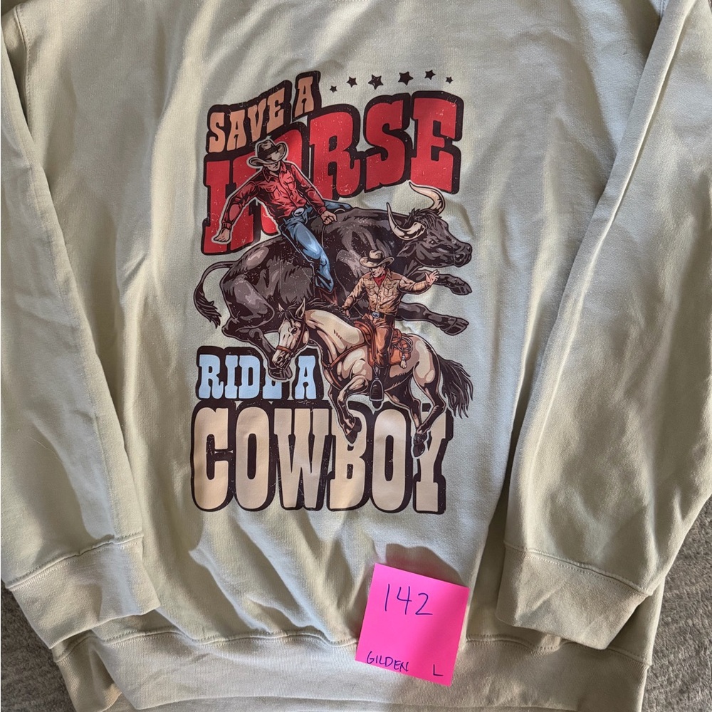 Gildan Gray Sweatshirt with Cowboy Graphic
